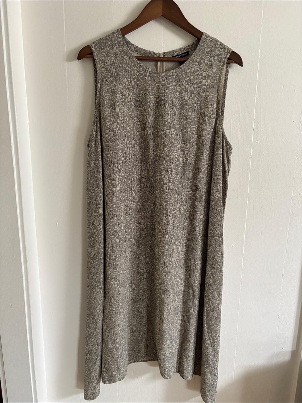 Eileen Fisher Sleeveless Shift Dress Broken Chevron Print Cream and Black Large